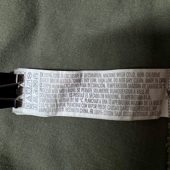 Forever 21 Women’s Olive Green Utility Cargo Jacket with Fun Embroidered Patches - Picture 8 of 9